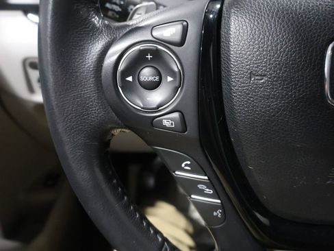 Used 2017 Honda Pilot Touring image 35