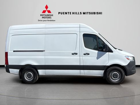 Used 2025 Mercedes-Benz Sprinter 2500 image 4