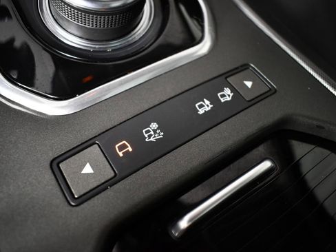 Used 2019 Land Rover Range Rover Evoque SE Premium image 42