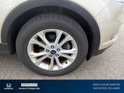 Used 2017 Ford Escape SE w/ Equipment Group 201A FWD image 3