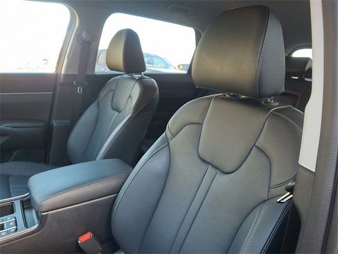 Certified 2025 Kia Sorento S image 14