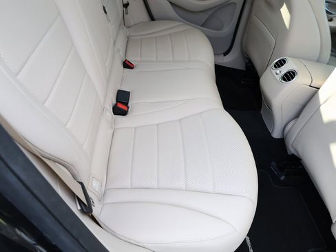 Used 2022 Mercedes-Benz GLC 300 image 21