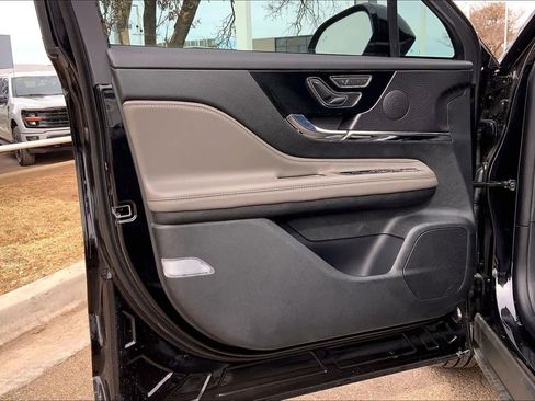 New 2026 Lincoln Corsair Premiere image 10