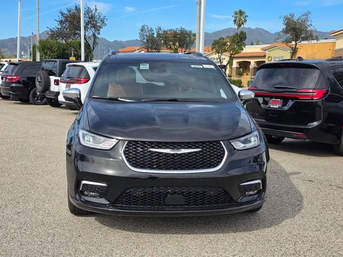 New 2026 Chrysler Pacifica Pinnacle image 2