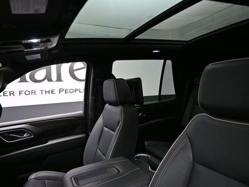 Used 2023 Chevrolet Tahoe Premier w/ Premium Package 2 AWD/4WD image 17