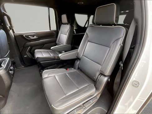 Used 2024 Chevrolet Suburban Premier image 16