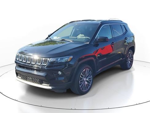 Used 2023 Jeep Compass Limited w/ Elite Group AWD/4WD image 2