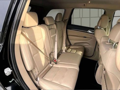 Used 2022 Jeep Grand Cherokee Laredo E image 28