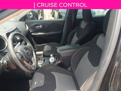 Used 2016 Jeep Cherokee Sport FWD image 9