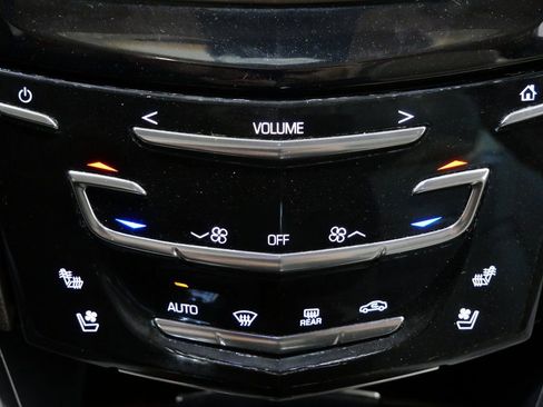 Used 2015 Cadillac XTS Premium image 19