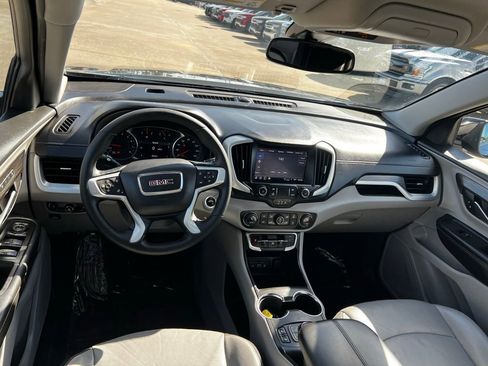 Used 2024 GMC Terrain SLT image 33