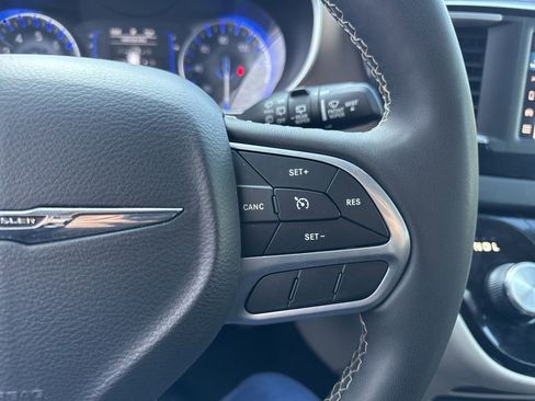 Used 2023 Chrysler Voyager LX image 19