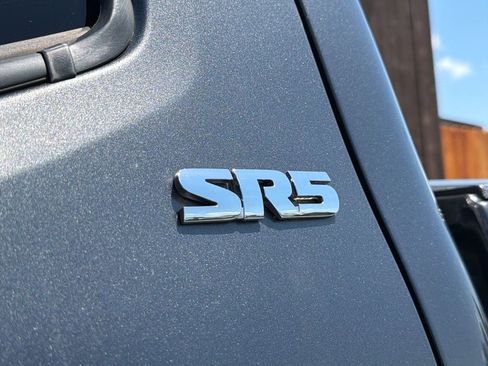 Used 2020 Toyota Tacoma SR5 AWD/4WD image 16