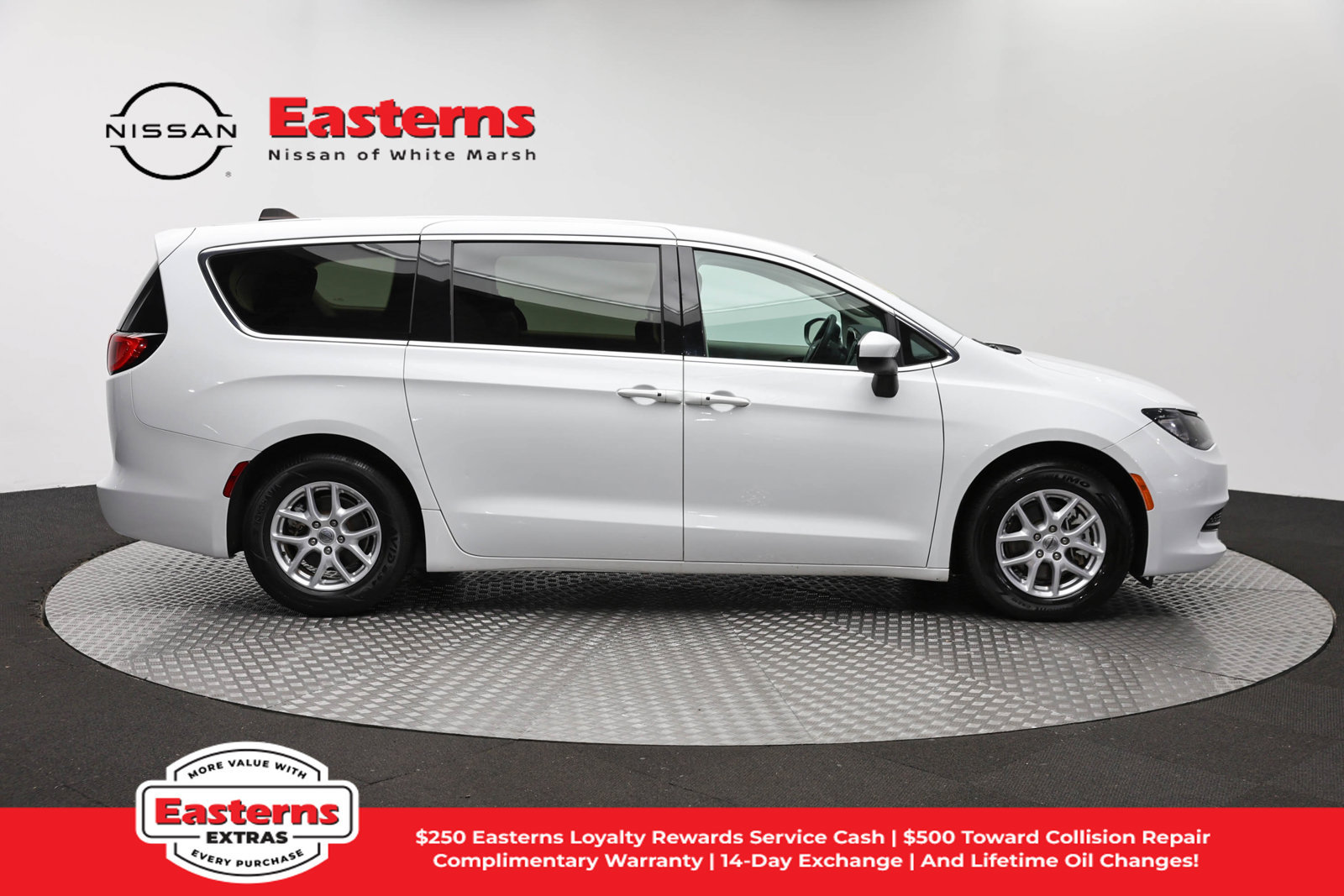 Used 2023 Chrysler Voyager LX FWD image 4