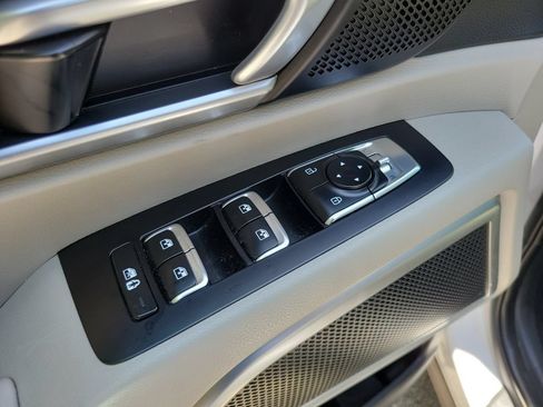 Used 2022 Kia Telluride S FWD image 18