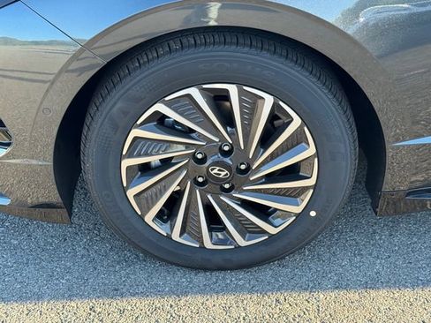 New 2026 Hyundai Sonata Limited FWD image 18