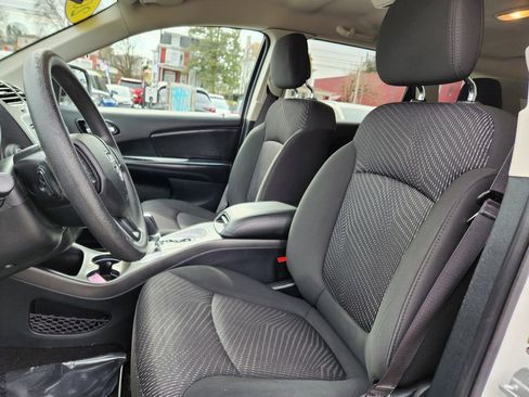 Used 2019 Dodge Journey SE w/ Blacktop Package image 10