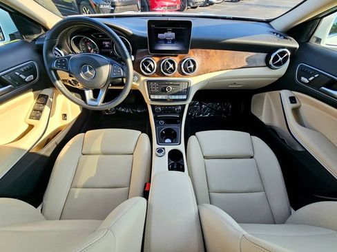 Used 2019 Mercedes-Benz GLA 250 4MATIC image 28