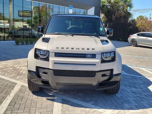 New 2026 Land Rover Defender 130 X-Dynamic SE image 8