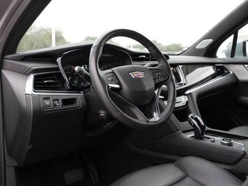Certified 2025 Cadillac XT6 Premium Luxury image 17