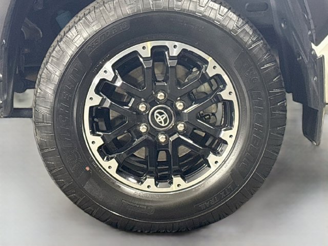 Used 2025 Toyota Tundra SR5 w/ TRD Off-Road Package AWD/4WD image 28