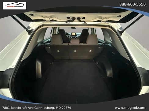 Used 2021 Toyota RAV4 LE image 15