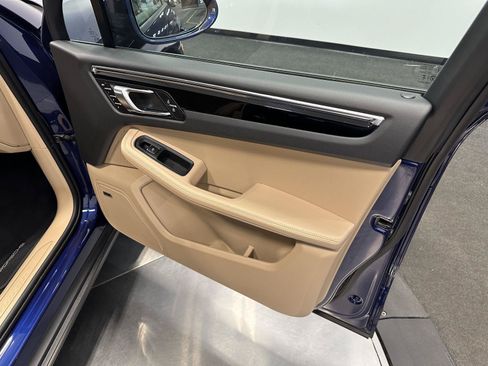 Certified 2026 Porsche Macan AWD/4WD image 42