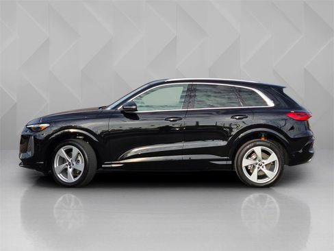 New 2025 Audi Q5 Premium Plus image 3