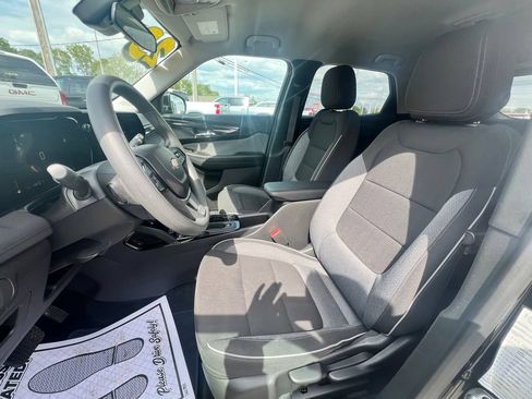 Used 2025 Chevrolet TrailBlazer LT AWD/4WD image 16