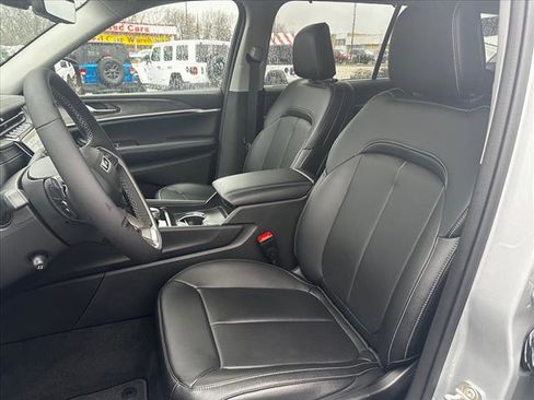 Used 2024 Jeep Grand Cherokee L Limited w/ Luxury Tech Group II image 21