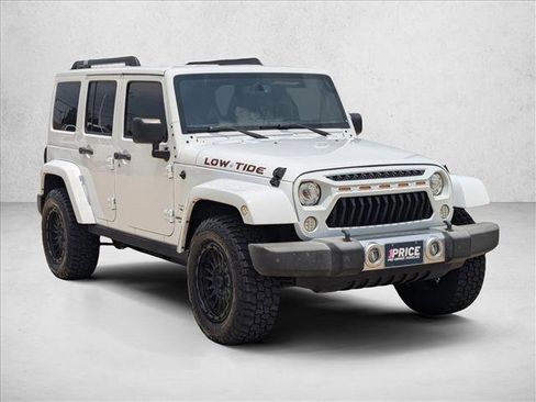 Used 2017 Jeep Wrangler Unlimited Sahara w/ Connectivity Group AWD/4WD image 3