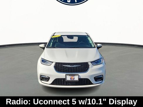 Used 2023 Chrysler Pacifica Touring-L image 7