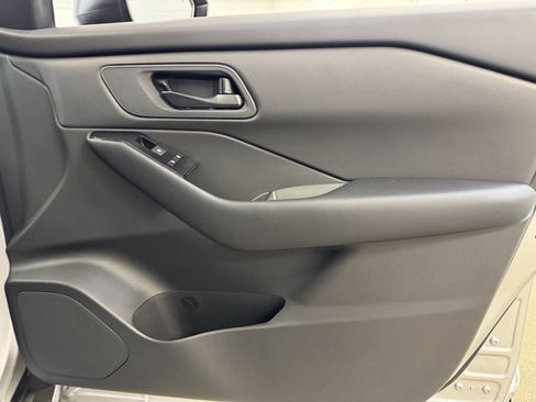 Certified 2025 Nissan Rogue S image 24