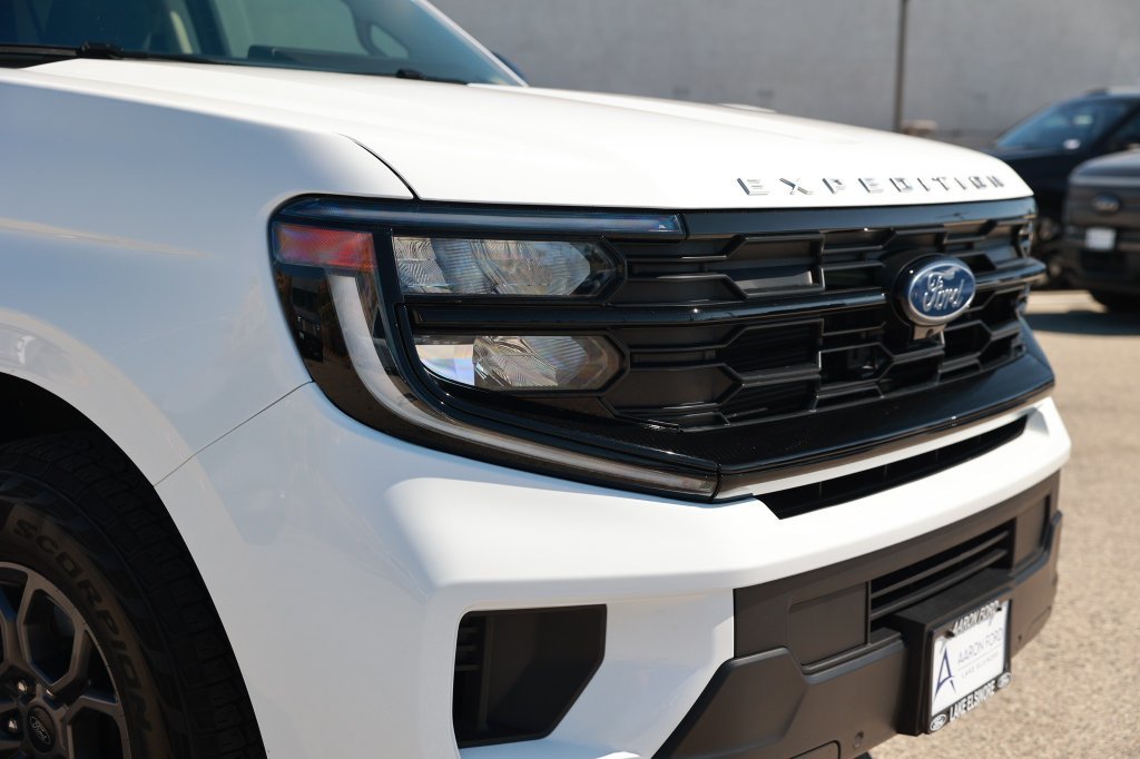 Used 2025 Ford Expedition Active RWD image 9