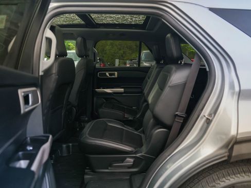 Used 2023 Ford Explorer XLT w/ Equipment Group 202A AWD/4WD image 17