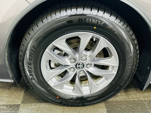 Certified 2024 Toyota Sienna XLE w/ XLE Plus Package image 30