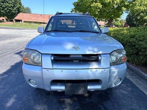 Used 2001 Nissan Frontier SE image 3