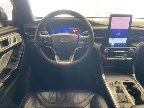 Used 2022 Ford Explorer Platinum w/ Equipment Group 601A image 23