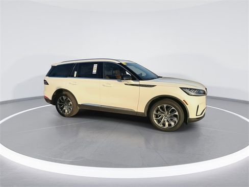 New 2026 Lincoln Aviator Reserve w/ Luxury Package image 2