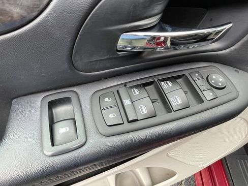 Used 2014 Dodge Grand Caravan SXT FWD image 15