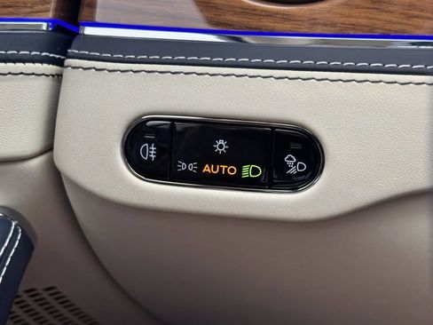 New 2026 Bentley Flying Spur Azure AWD/4WD image 15