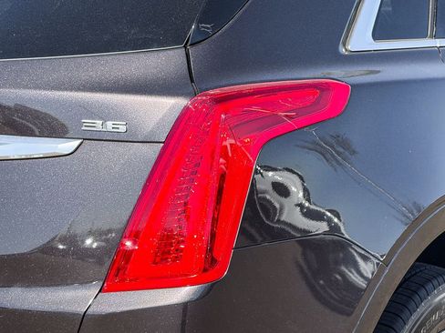 Used 2017 Cadillac XT5 Luxury w/ Driver Awareness Package image 8