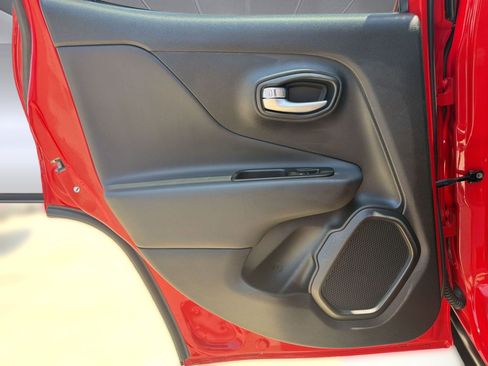 Used 2023 Jeep Renegade Latitude AWD/4WD image 24