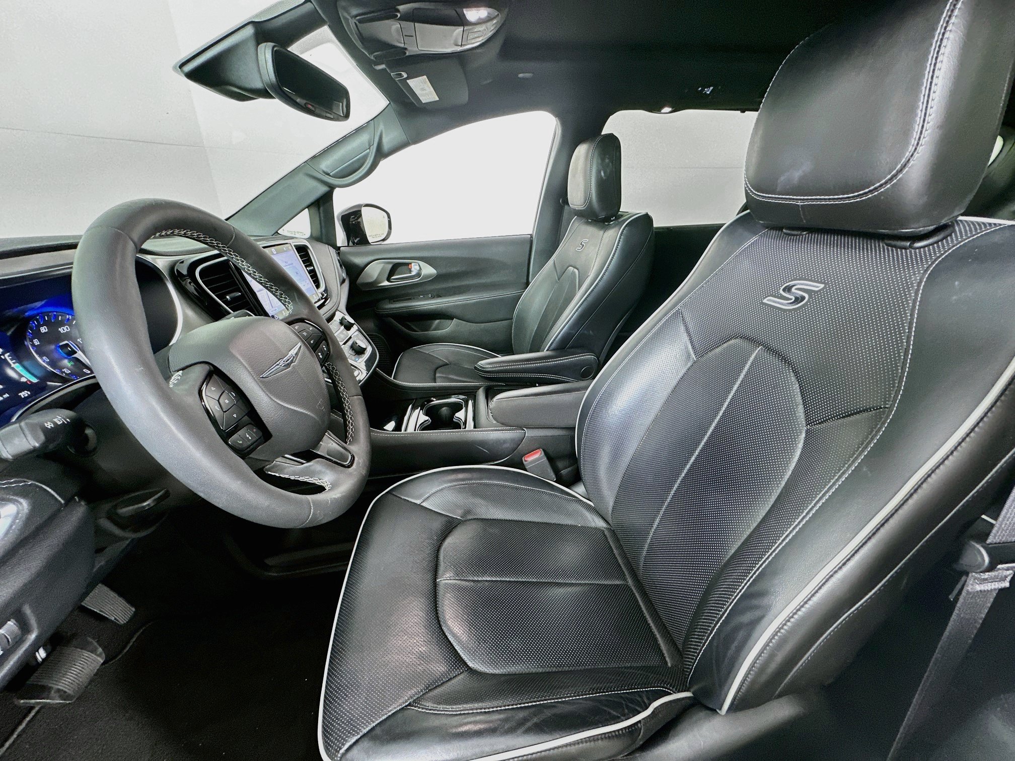 Used 2023 Chrysler Pacifica Limited w/ S Appearance Package FWD image 21