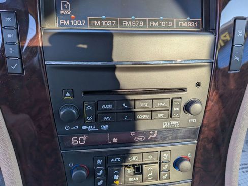 Used 2011 Cadillac Escalade Premium image 60