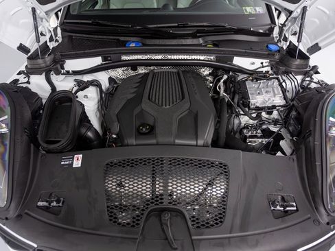 New 2026 Porsche Macan image 40