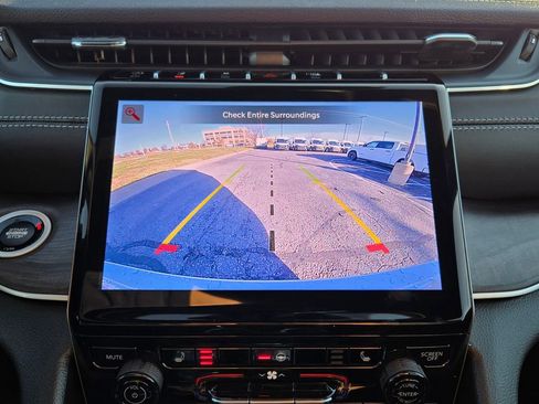 New 2025 Jeep Grand Cherokee Limited image 23