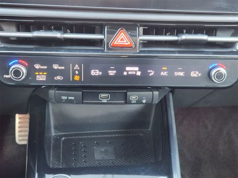 Used 2023 Kia Niro SX Touring image 19