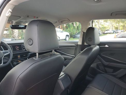 Certified 2023 Volkswagen Jetta SE FWD image 17