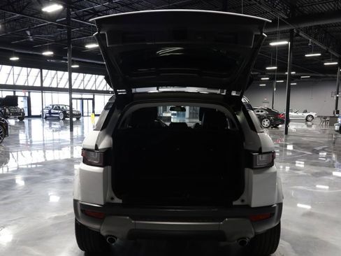 Used 2018 Land Rover Range Rover Evoque SE image 28